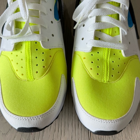 Nike Air Huarache Volt - Picture 5 of 9